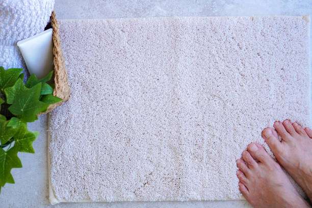 Bath mat and bathing set